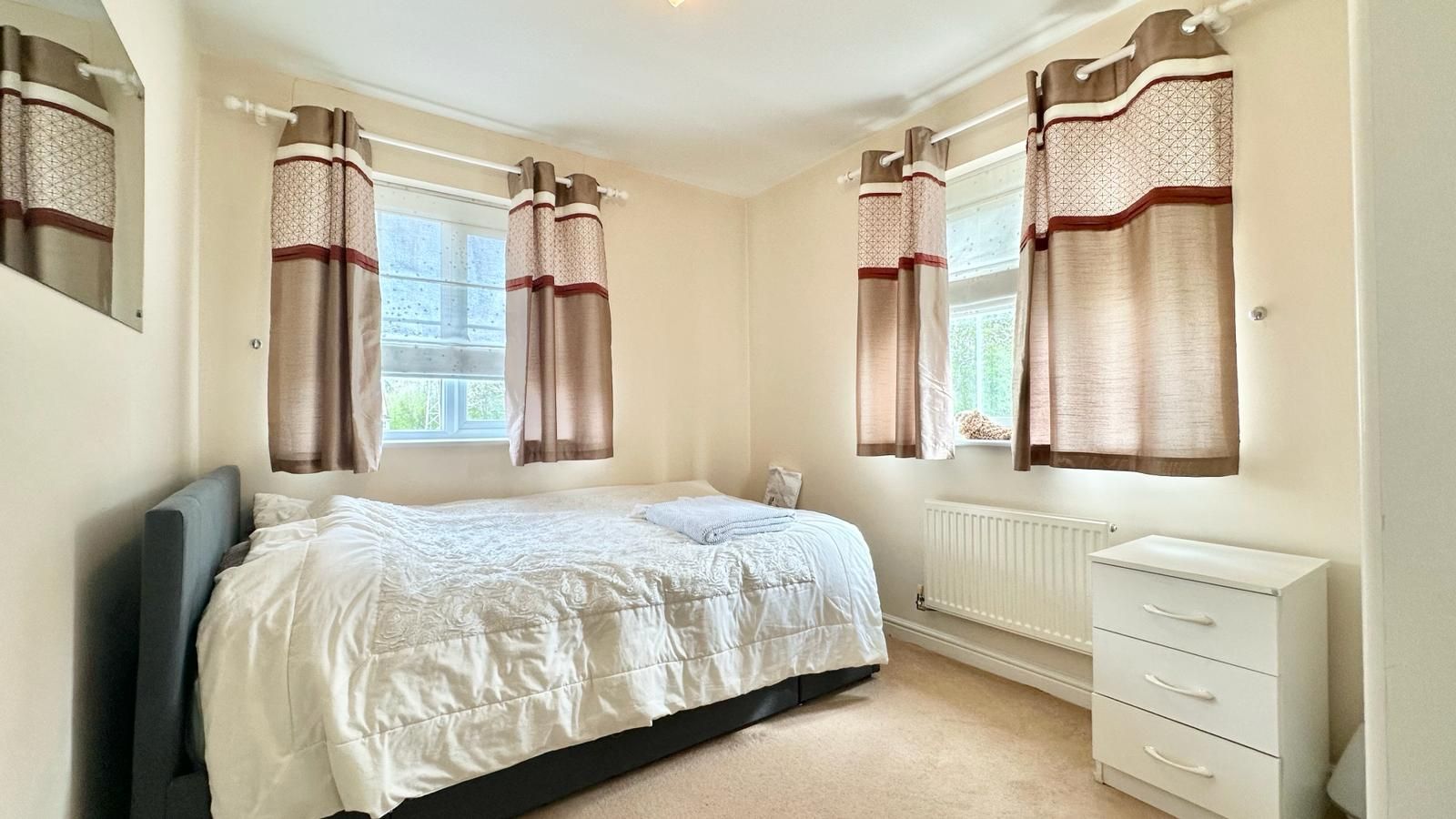 5 bedroom detached house Sold in Coventry - Photograph 23.