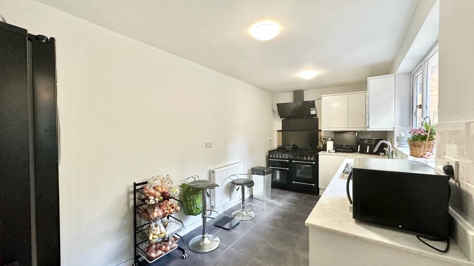 5 bedroom detached house Sold in Coventry - Photograph 10.