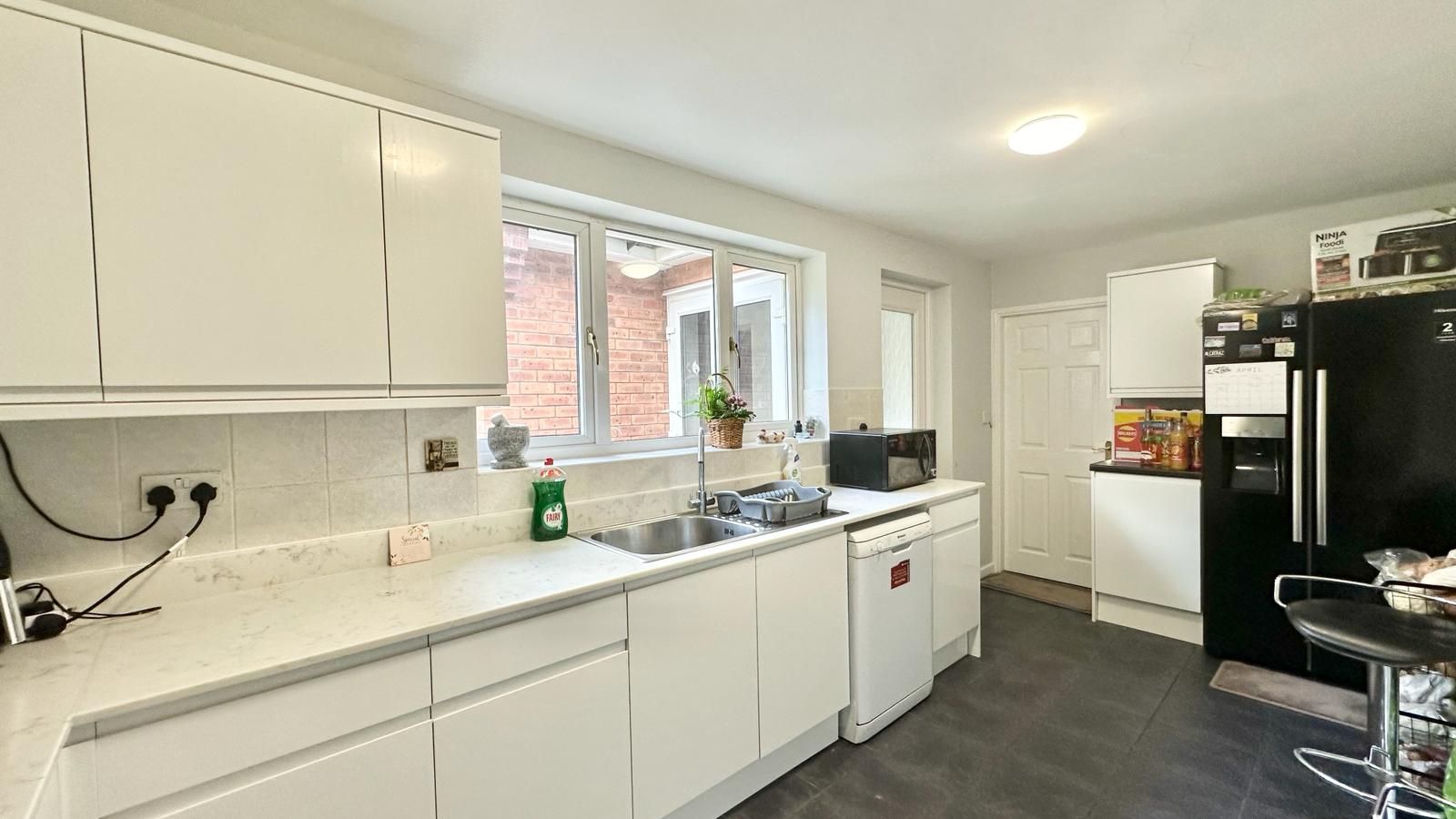 5 bedroom detached house Sold in Coventry - Photograph 11.
