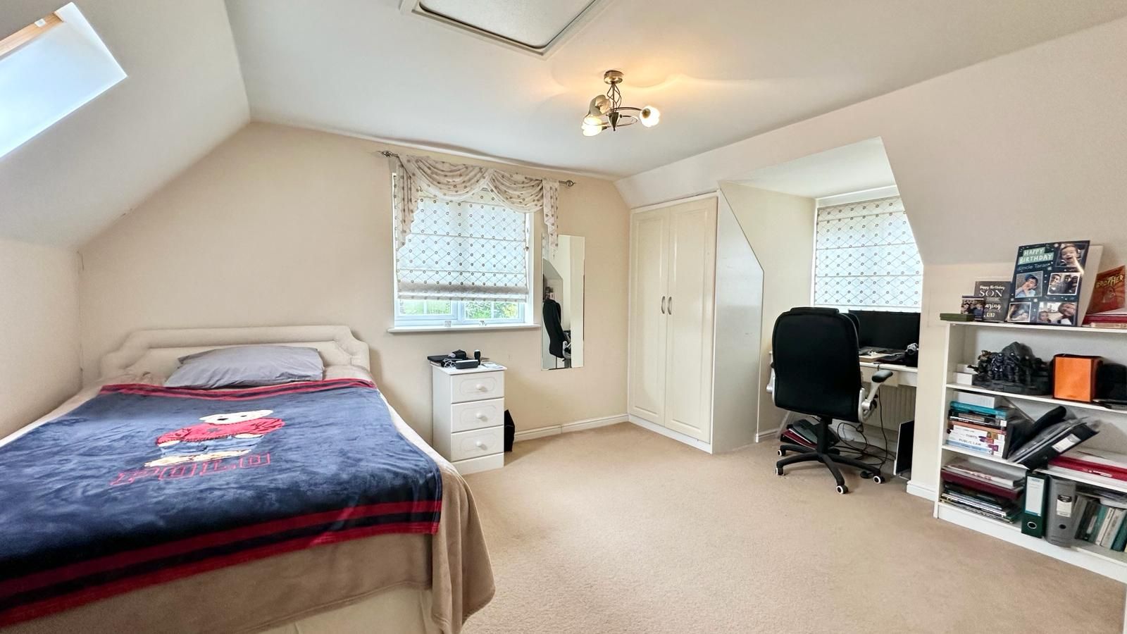 5 bedroom detached house Sold in Coventry - Photograph 18.