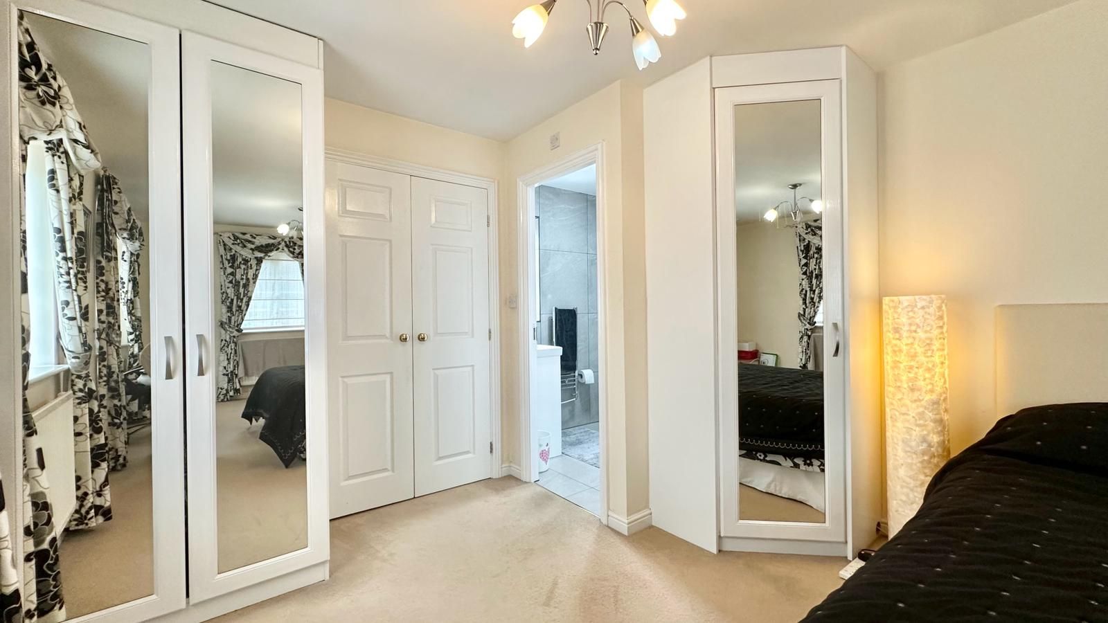 5 bedroom detached house Sold in Coventry - Photograph 15.