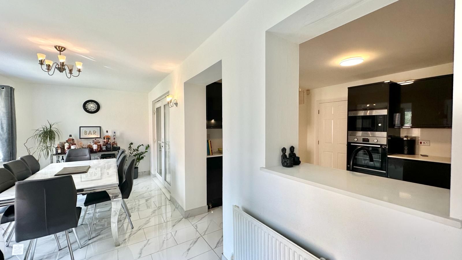 5 bedroom detached house Sold in Coventry - Photograph 3.