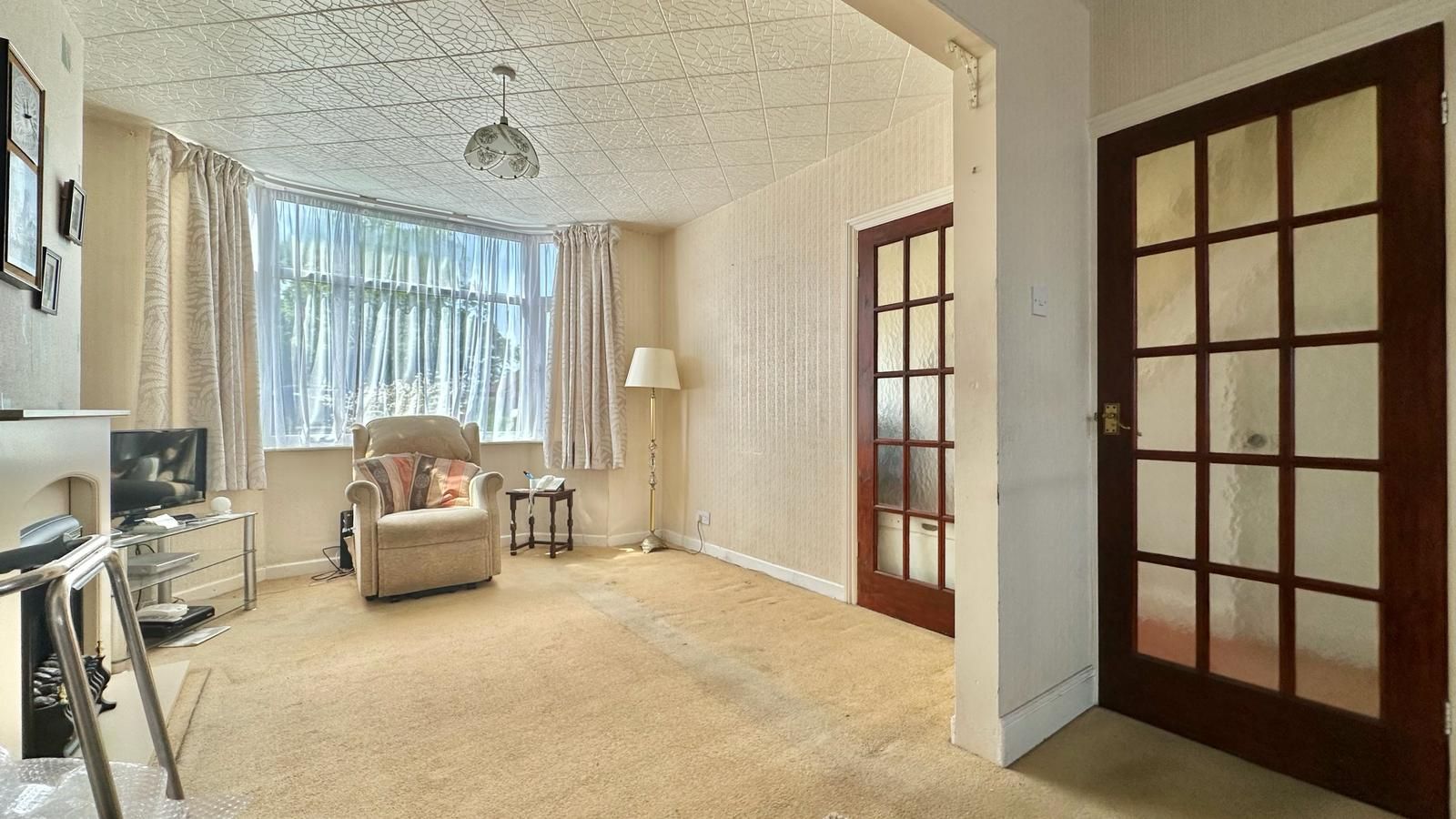 3 bedroom mid terraced house Sold in Coventry - Photograph 5.