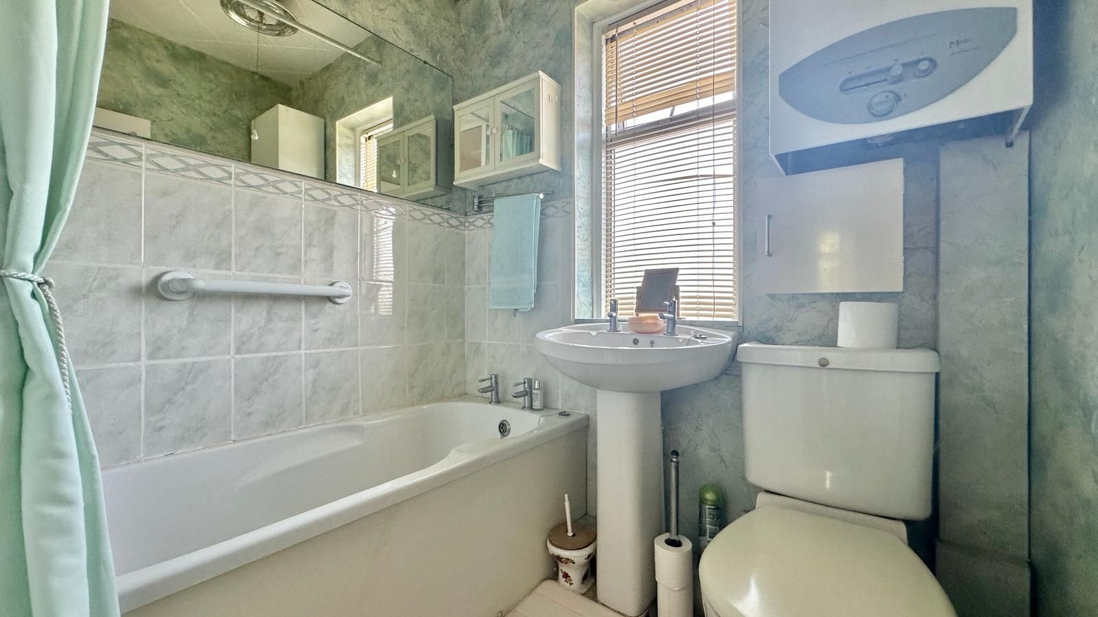 3 bedroom mid terraced house Sold in Coventry - Photograph 14.
