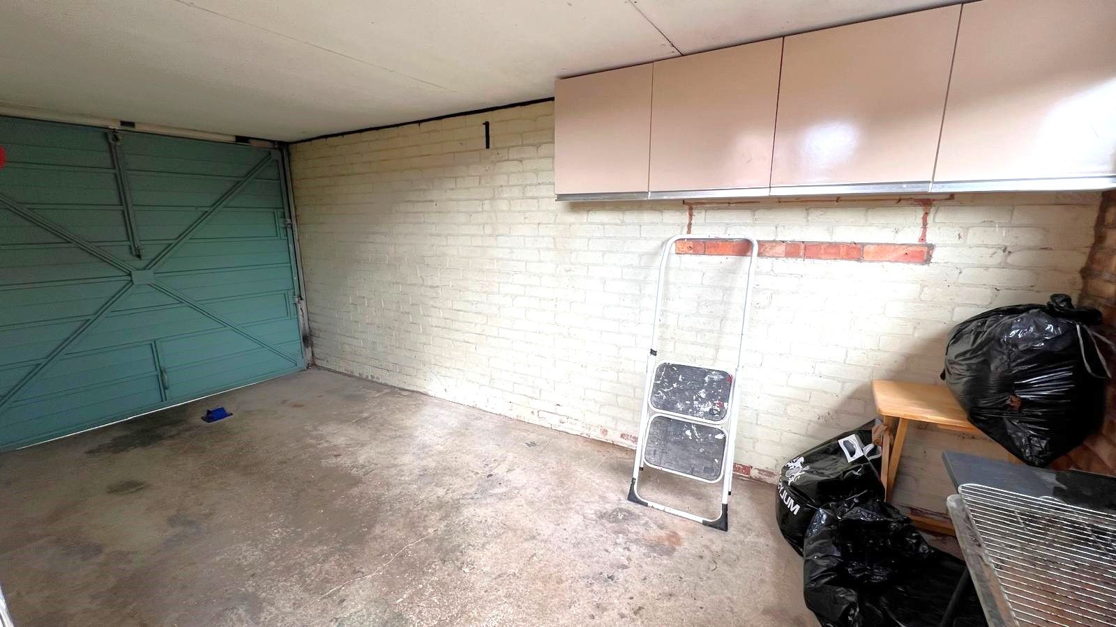 2 bedroom semi-detached bungalow Sold in Coventry - Photograph 5.