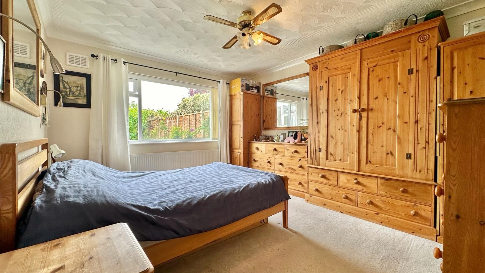 2 bedroom semi-detached bungalow Sold in Coventry - Photograph 9.