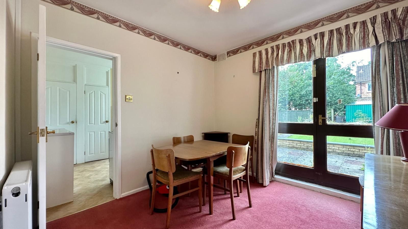 3 bedroom semi-detached house Sold in Coventry - Photograph 6.