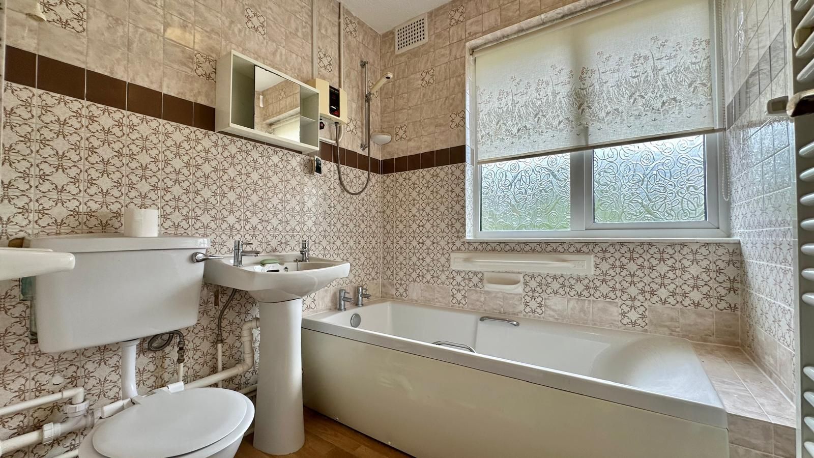 3 bedroom semi-detached house Sold in Coventry - Photograph 13.