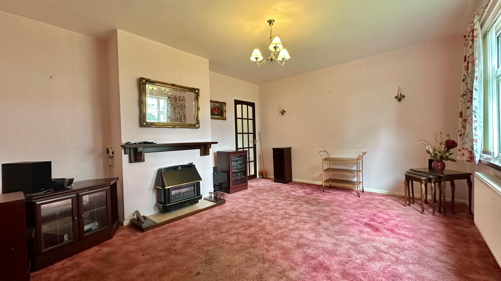 3 bedroom semi-detached house Sold in Coventry - Photograph 5.