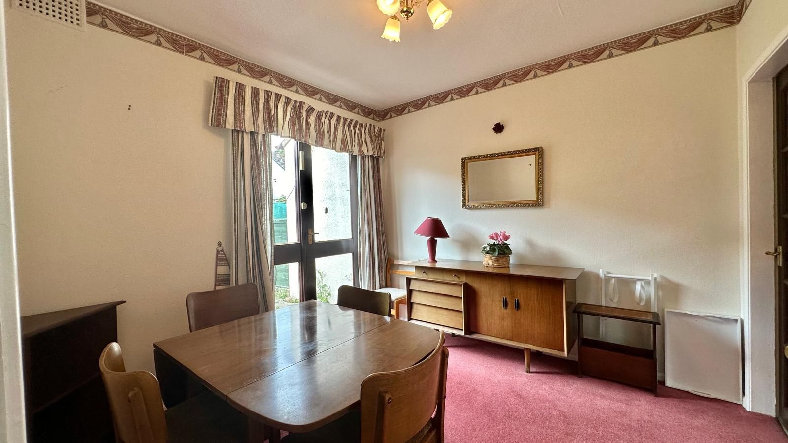 3 bedroom semi-detached house Sold in Coventry - Photograph 7.