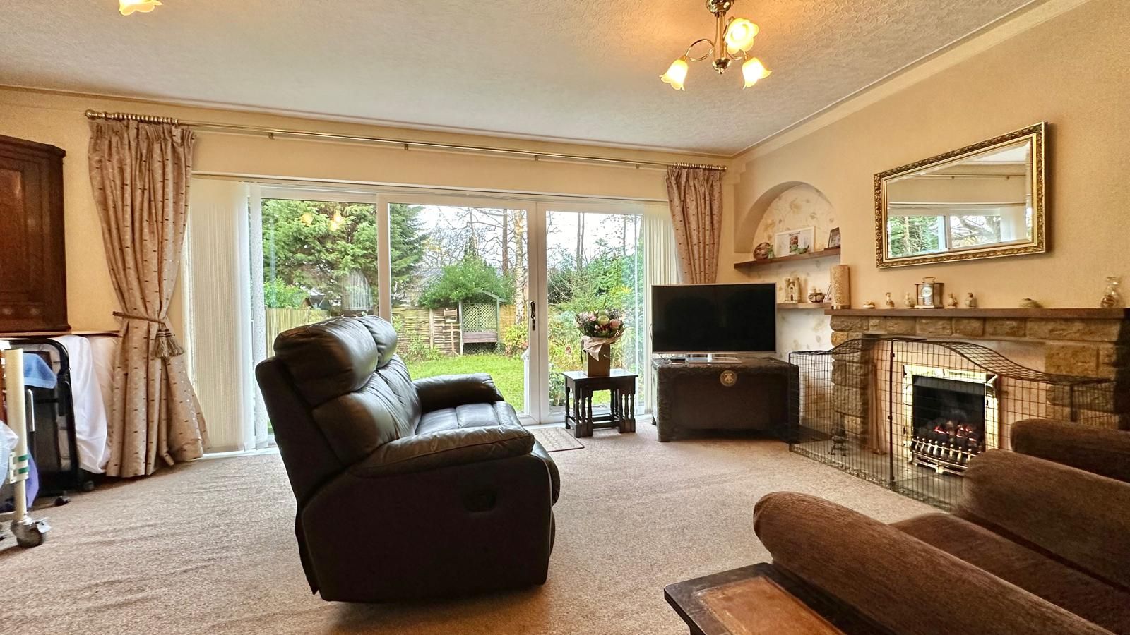 3 bedroom end terraced house Sold in Coventry - Photograph 7.