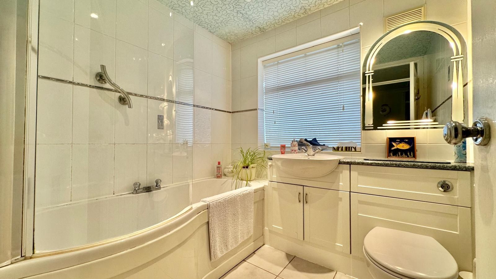 3 bedroom end terraced house Sold in Coventry - Photograph 16.