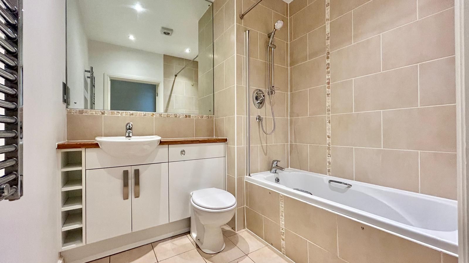 2 bedroom apartment flat/apartment Sold in Coventry - Photograph 11.