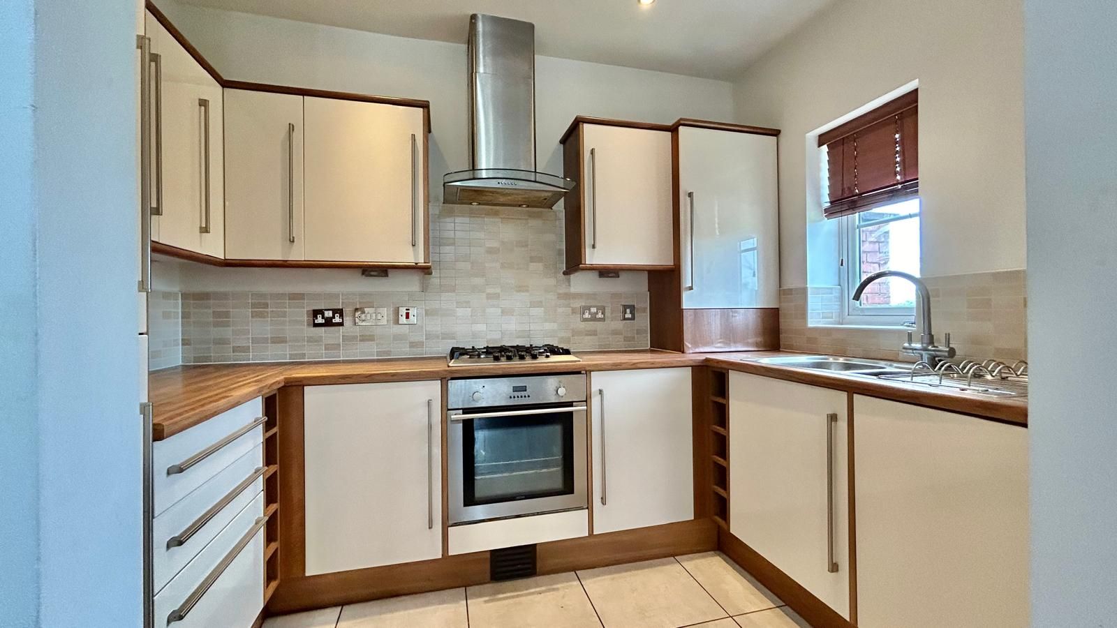 2 bedroom apartment flat/apartment Sold in Coventry - Photograph 7.