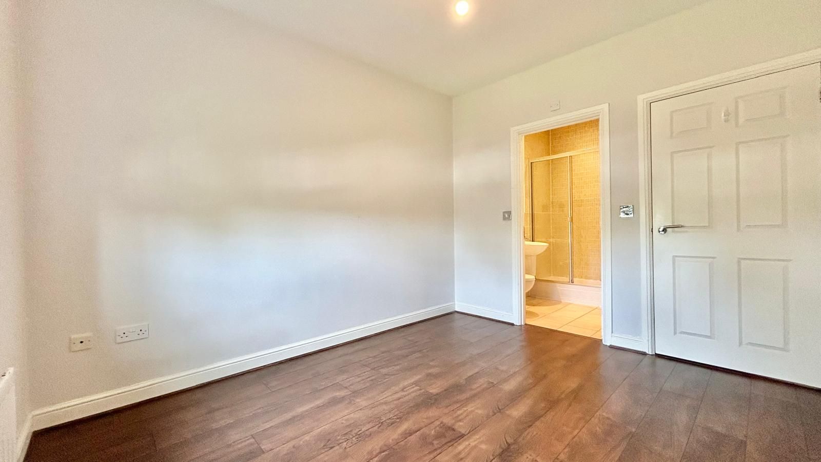 2 bedroom apartment flat/apartment Sold in Coventry - Photograph 8.