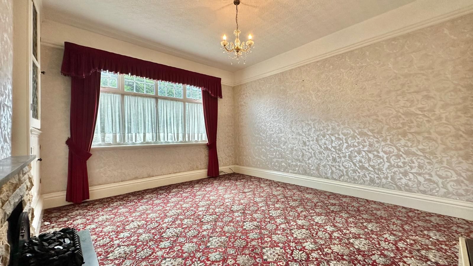 4 bedroom detached house Sold in Coventry - Photograph 5.