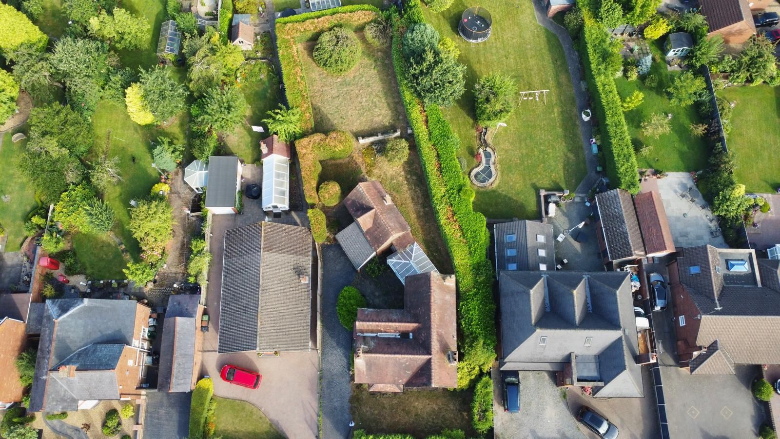 4 bedroom detached house Sold in Coventry - Photograph 2.