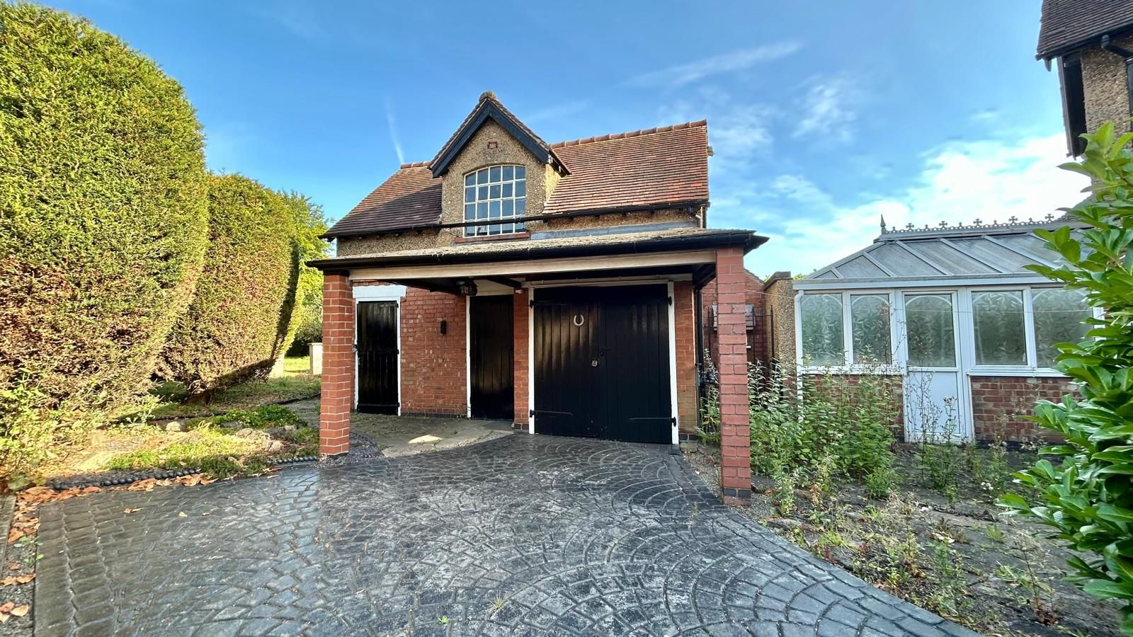 4 bedroom detached house Sold in Coventry - Photograph 25.