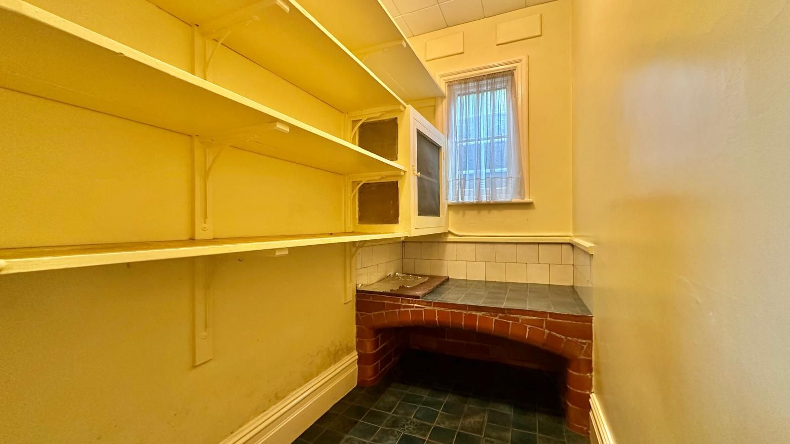 4 bedroom detached house Sold in Coventry - Photograph 21.