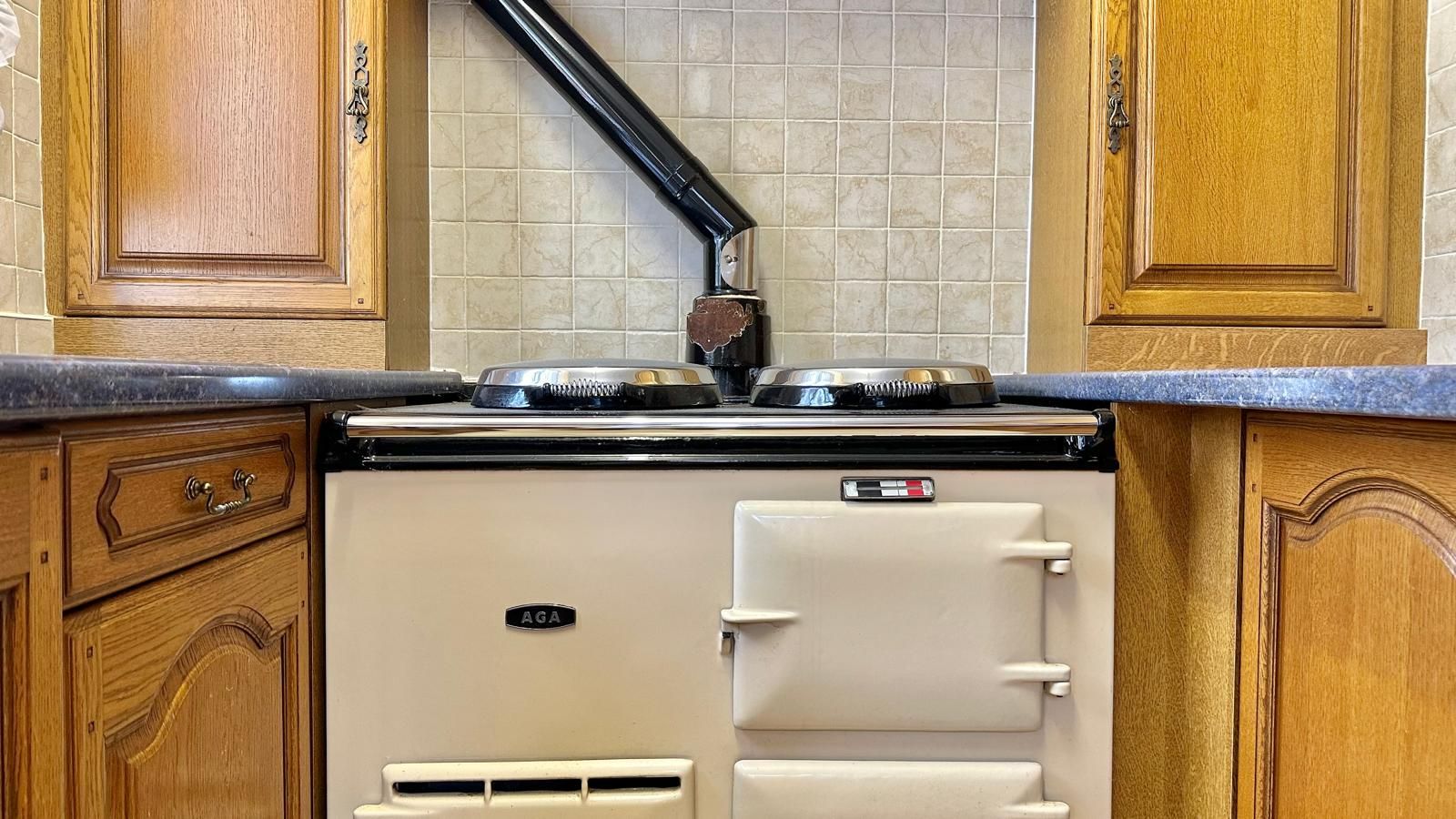 4 bedroom detached house Sold in Coventry - Photograph 3.