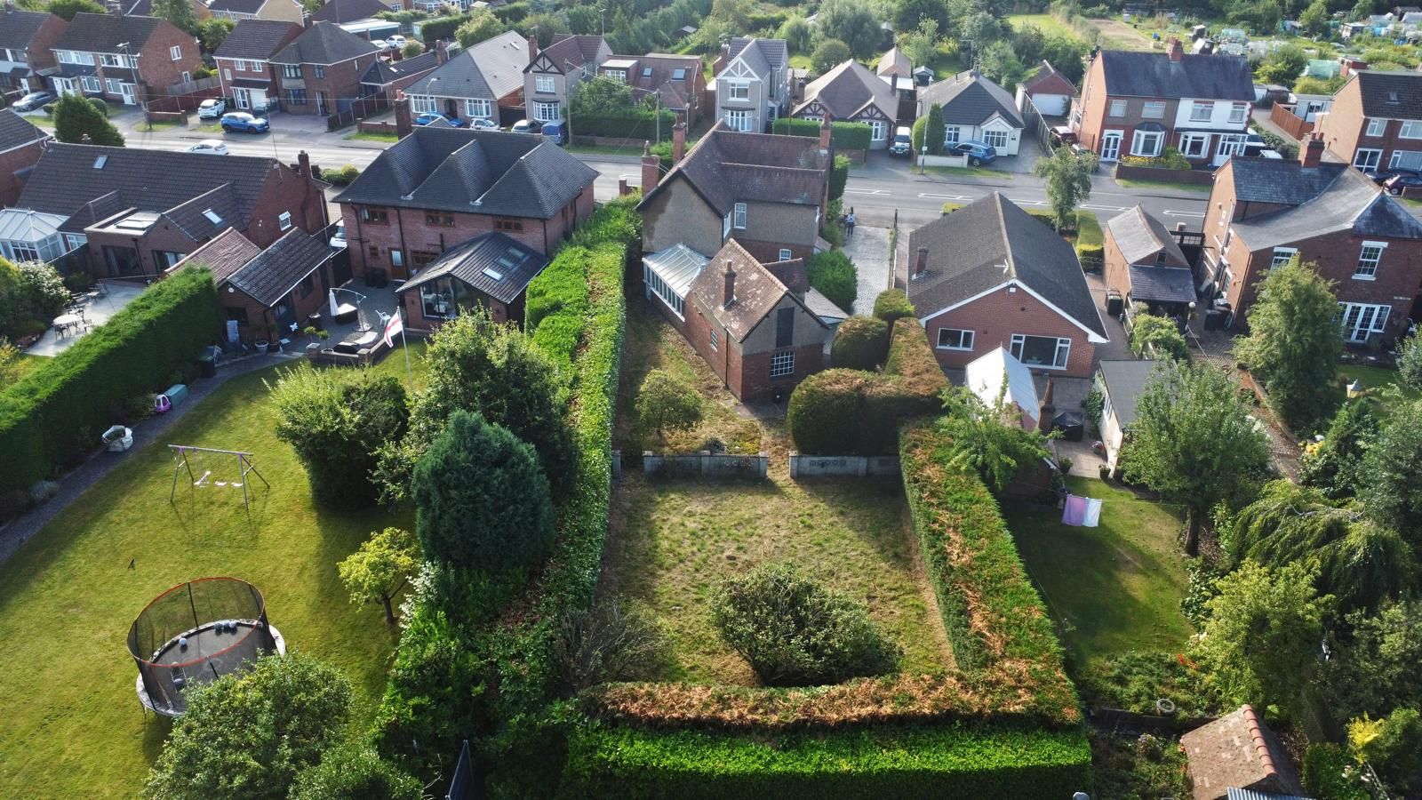 4 bedroom detached house Sold in Coventry - Photograph 5.