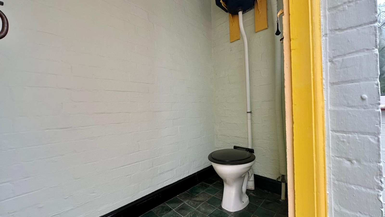 4 bedroom detached house Sold in Coventry - Photograph 19.