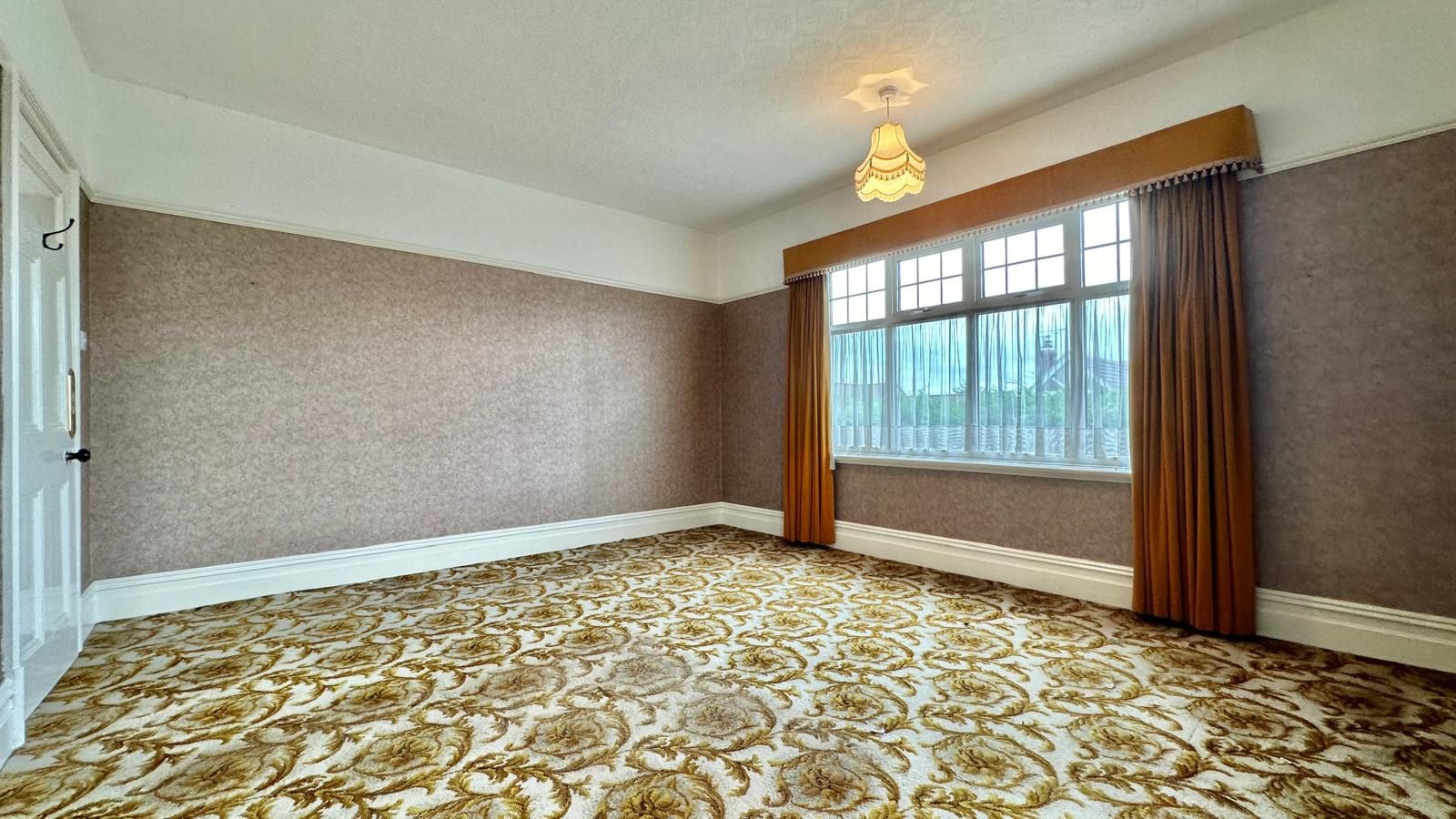 4 bedroom detached house Sold in Coventry - Photograph 12.