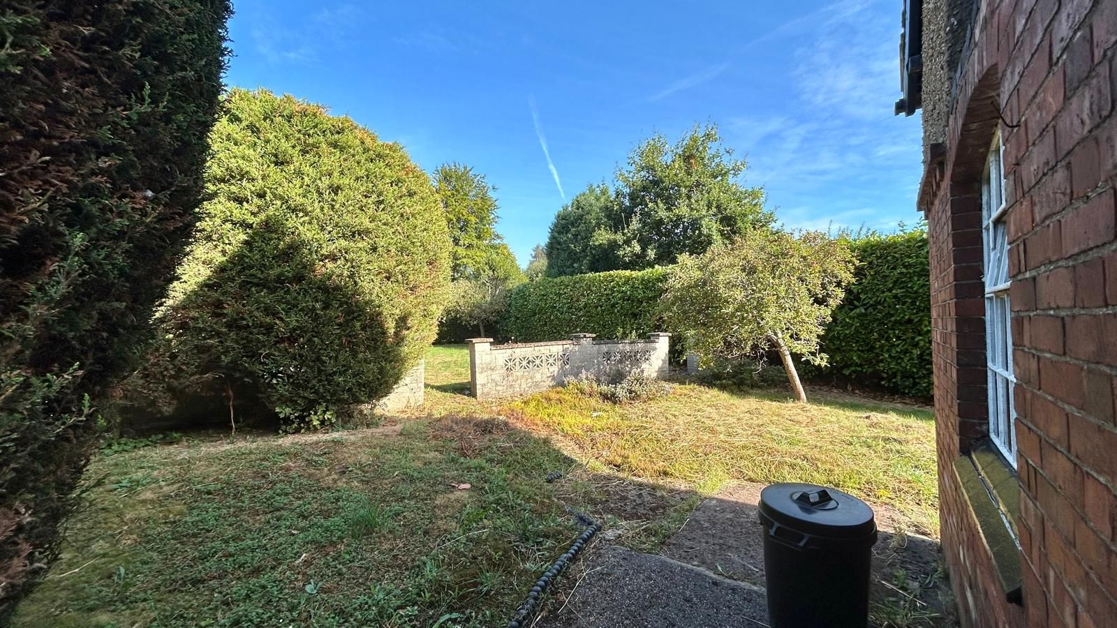 4 bedroom detached house Sold in Coventry - Photograph 26.