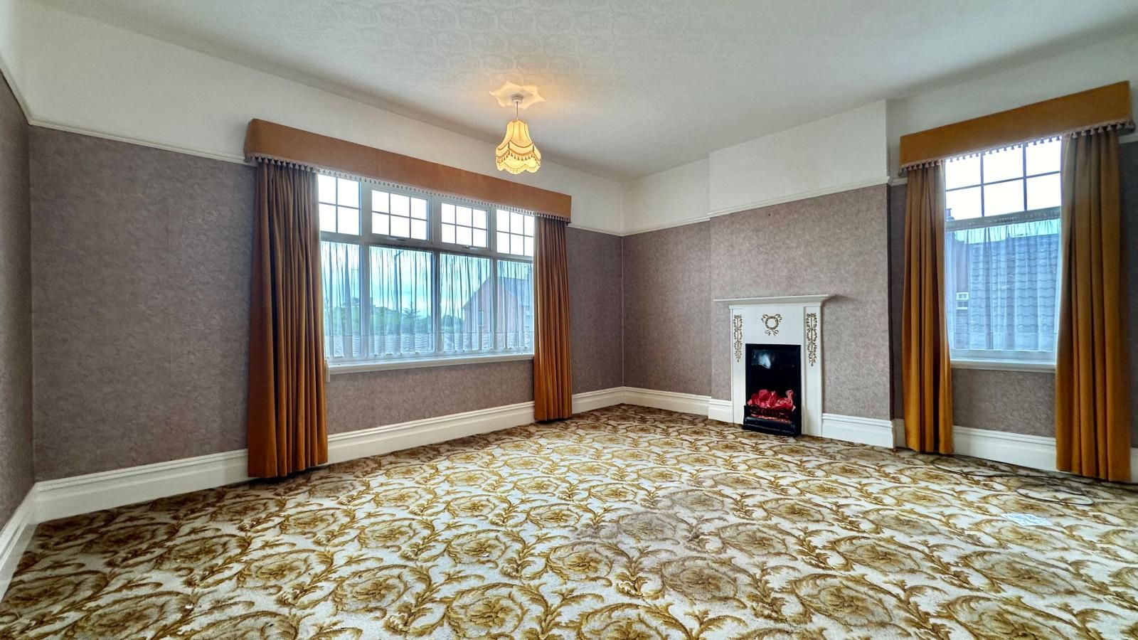 4 bedroom detached house Sold in Coventry - Photograph 11.