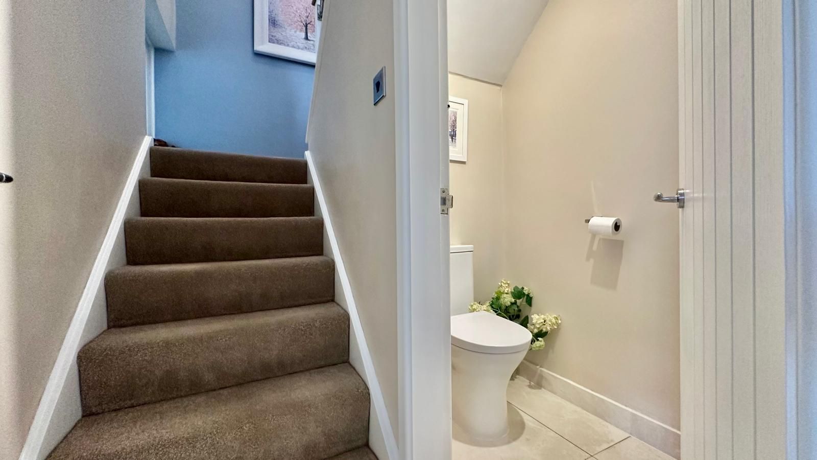 4 bedroom mid terraced house Sold in Coventry - Photograph 9.
