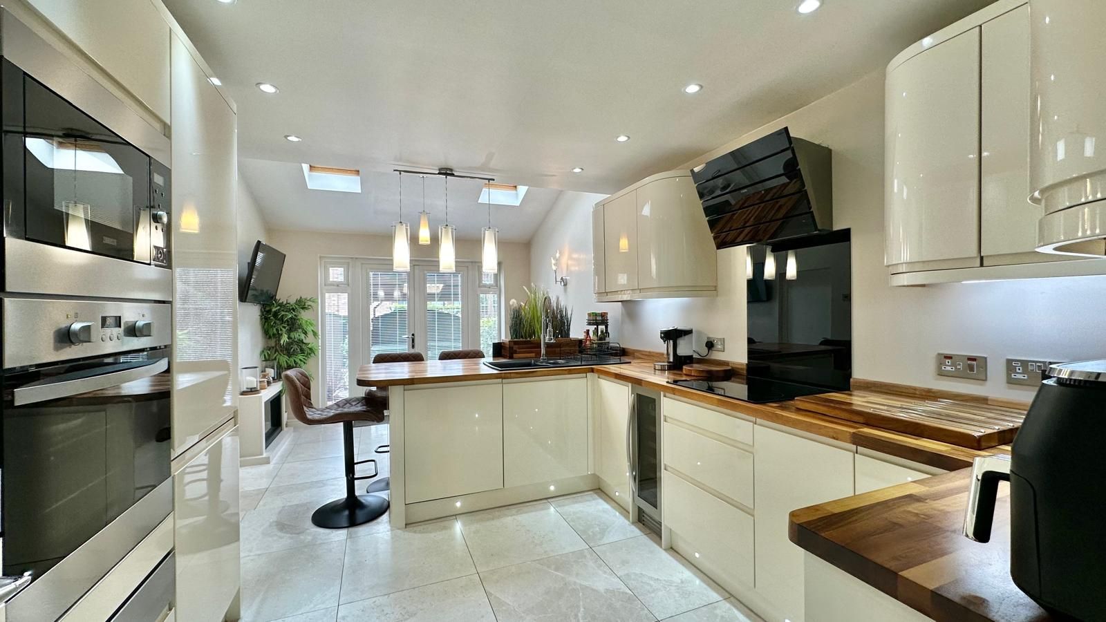 4 bedroom mid terraced house Sold in Coventry - Photograph 2.