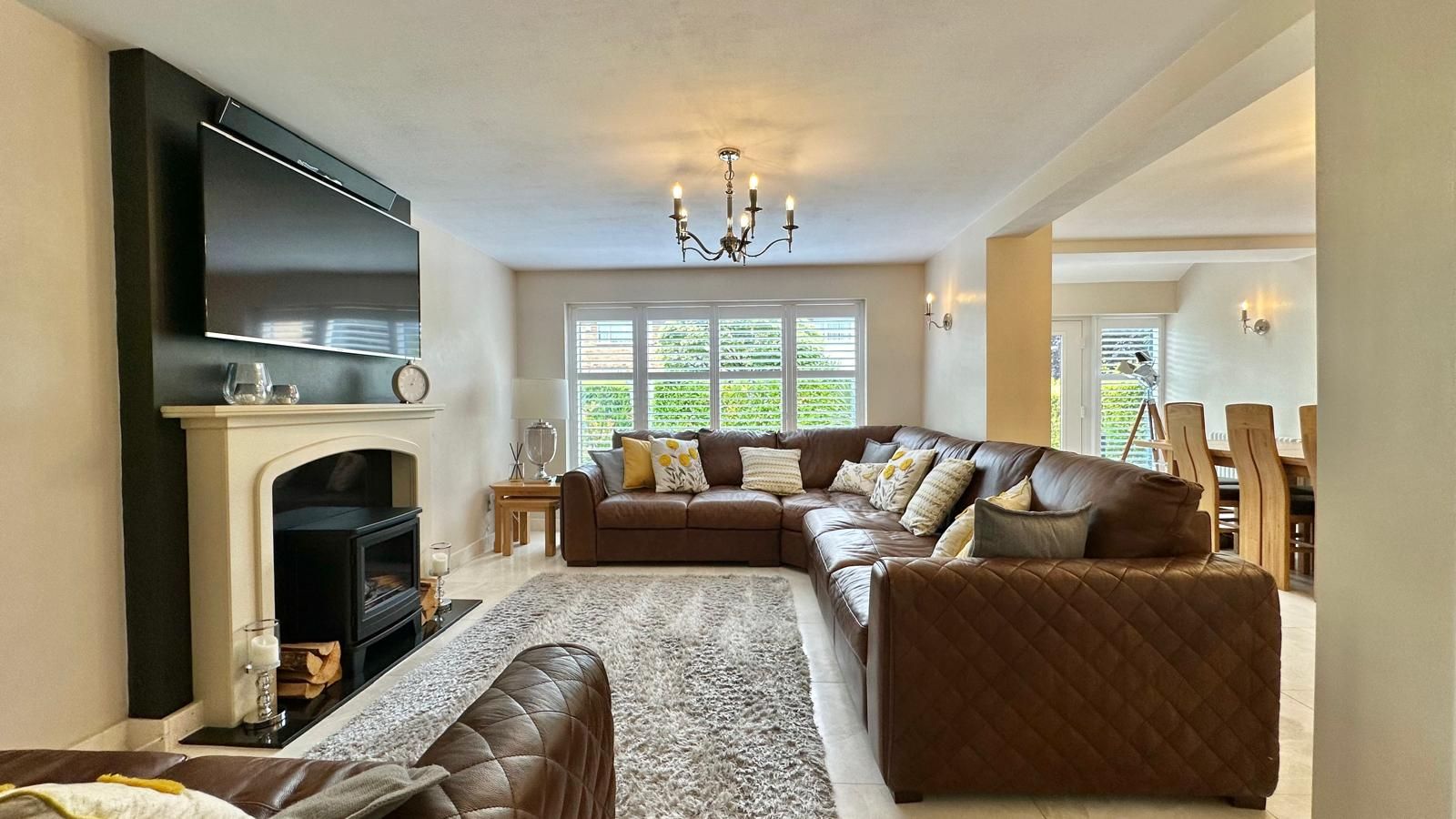 4 bedroom mid terraced house Sold in Coventry - Photograph 3.