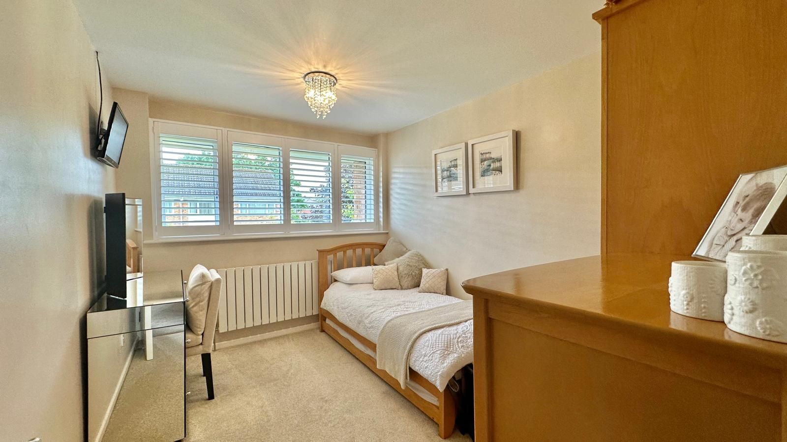 4 bedroom mid terraced house Sold in Coventry - Photograph 12.