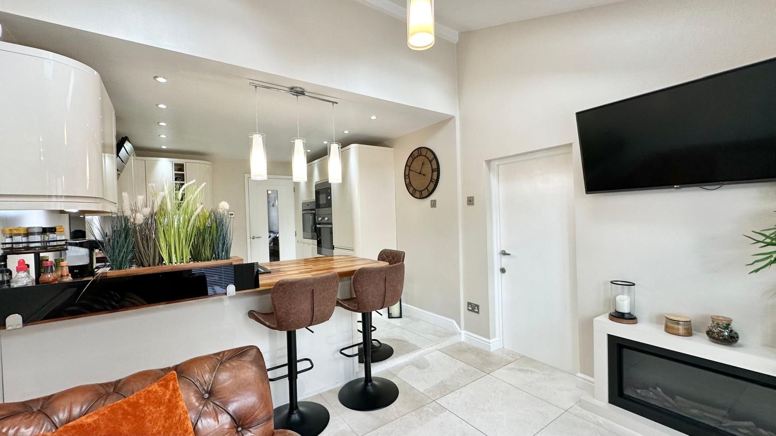 4 bedroom mid terraced house Sold in Coventry - Photograph 5.