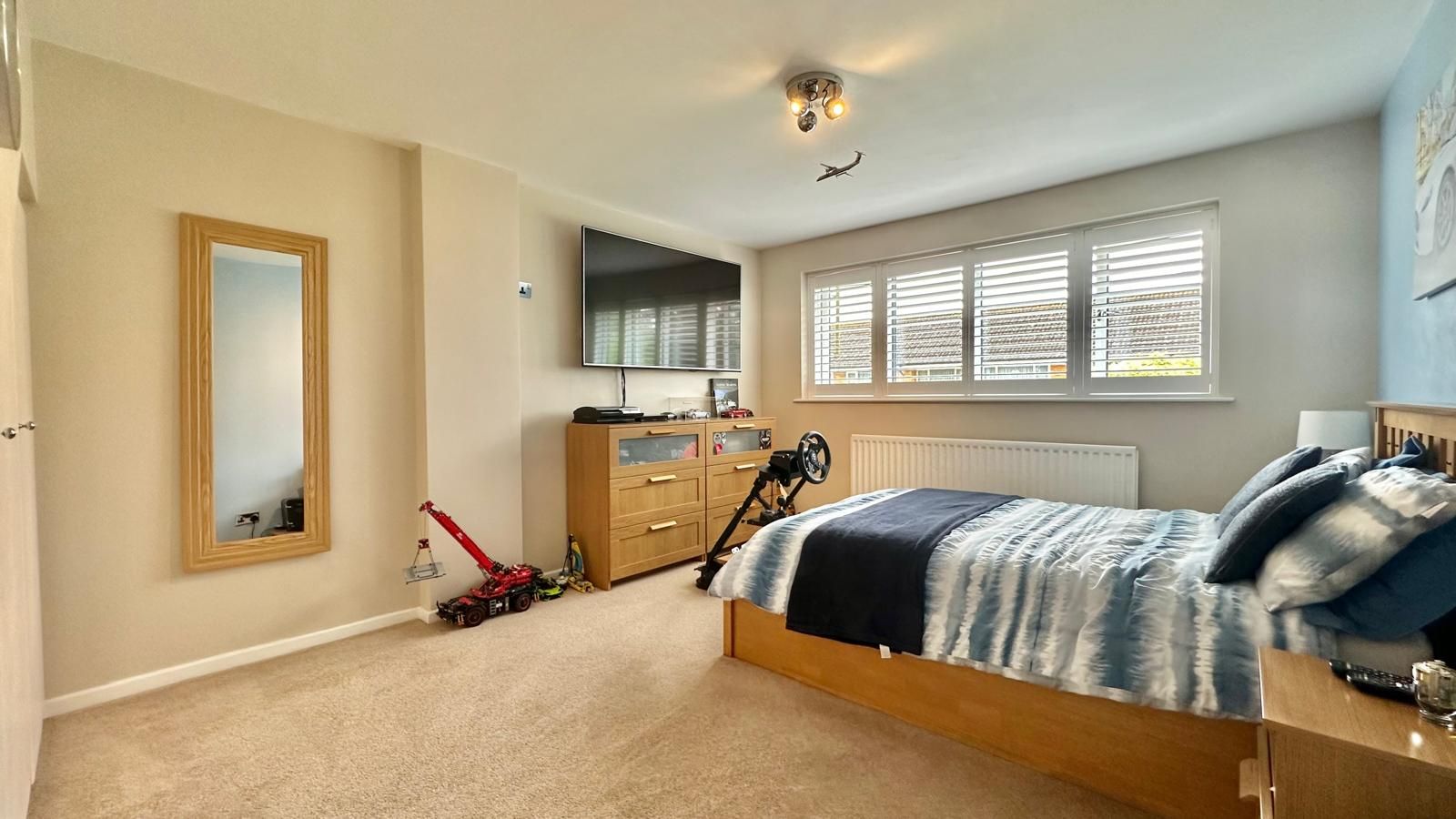 4 bedroom mid terraced house Sold in Coventry - Photograph 10.