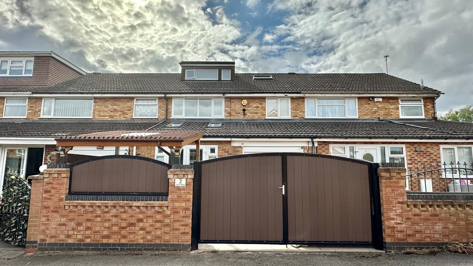 4 bedroom mid terraced house Sold in Coventry - Photograph 22.