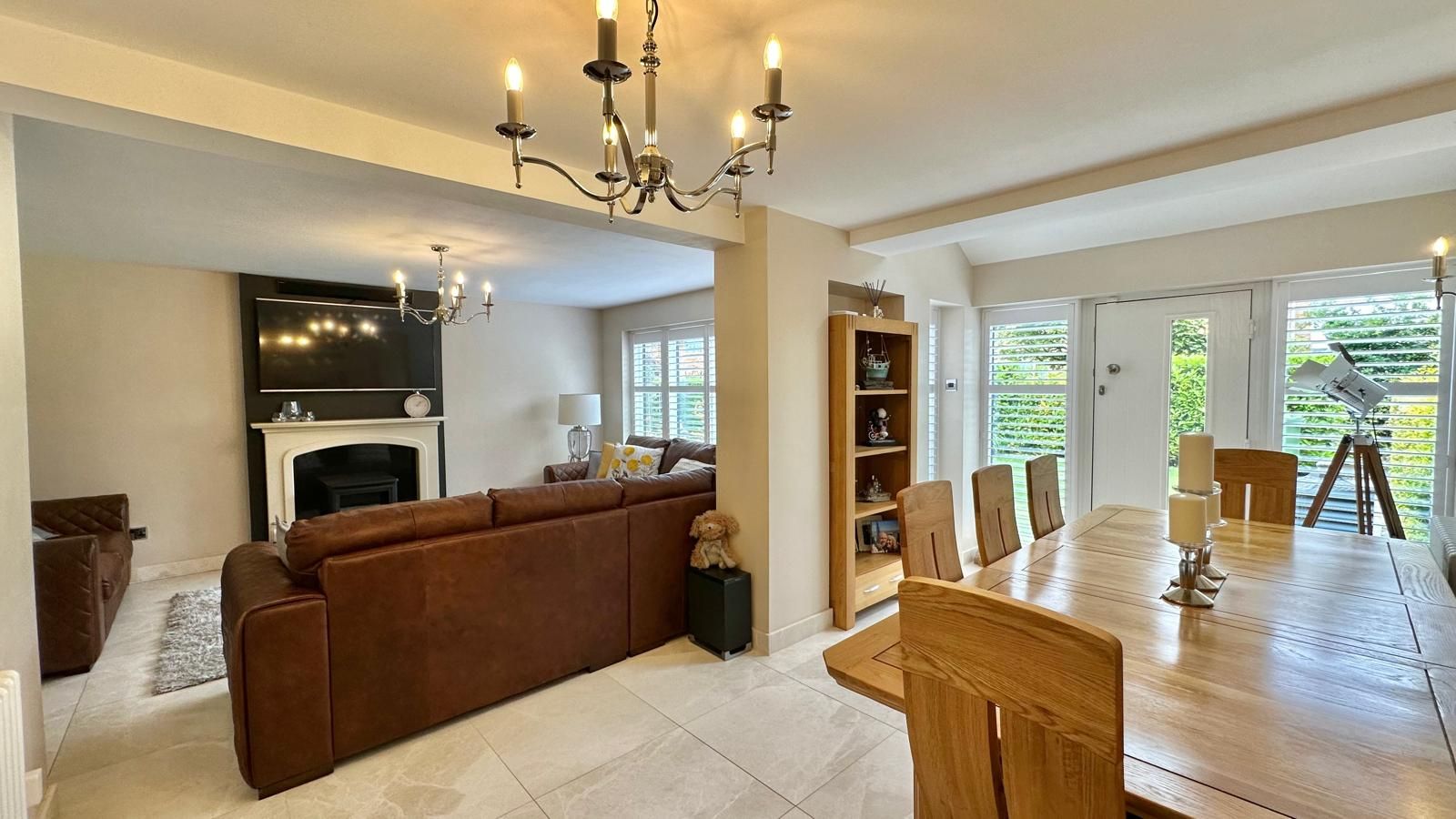 4 bedroom mid terraced house Sold in Coventry - Photograph 7.