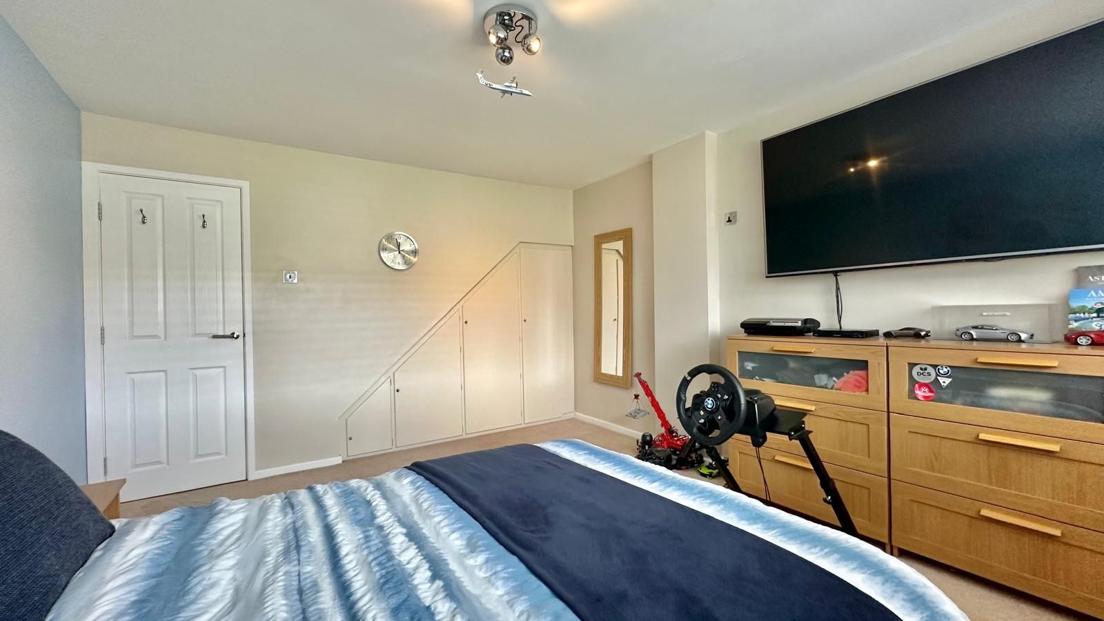 4 bedroom mid terraced house Sold in Coventry - Photograph 11.