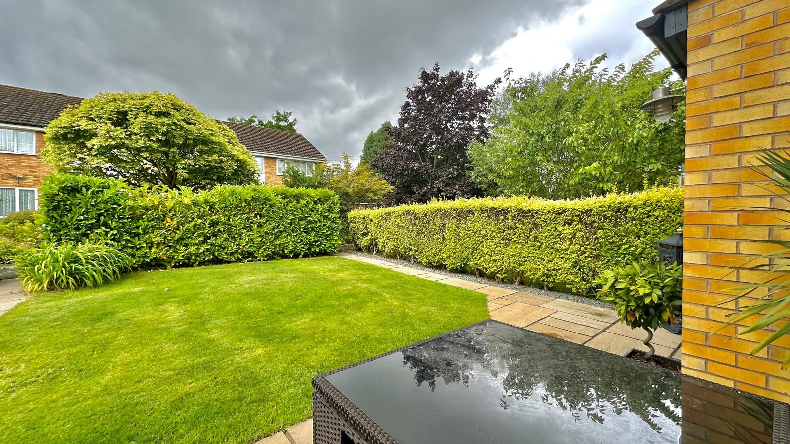 4 bedroom mid terraced house Sold in Coventry - Photograph 18.