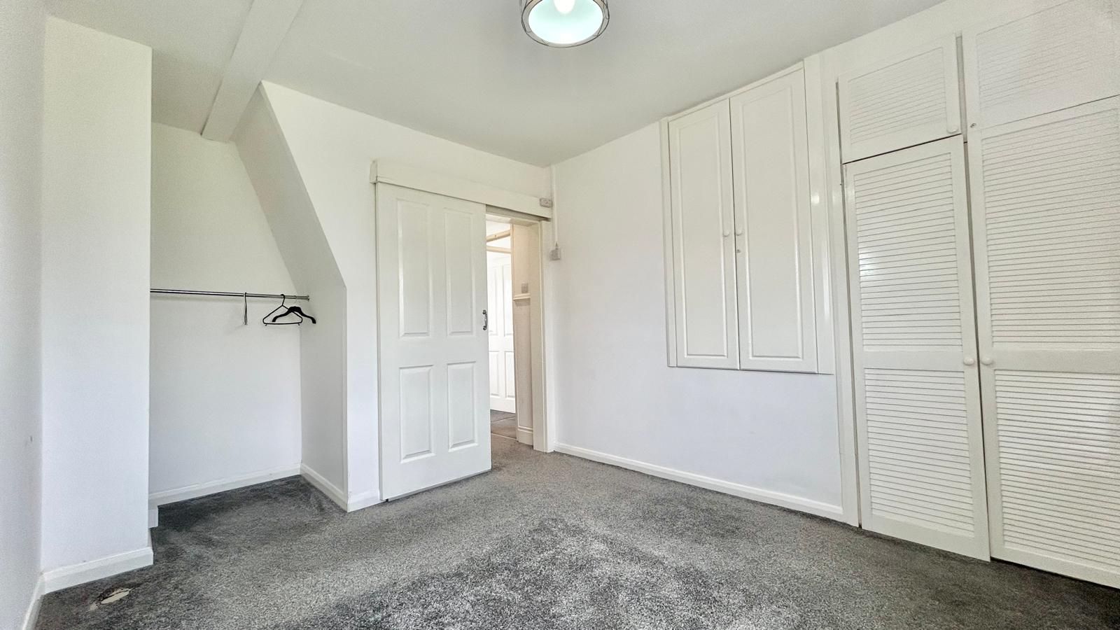 3 bedroom mid terraced house Sold in Coventry - Photograph 14.