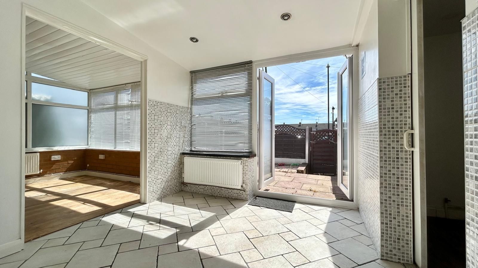 3 bedroom mid terraced house Sold in Coventry - Photograph 9.