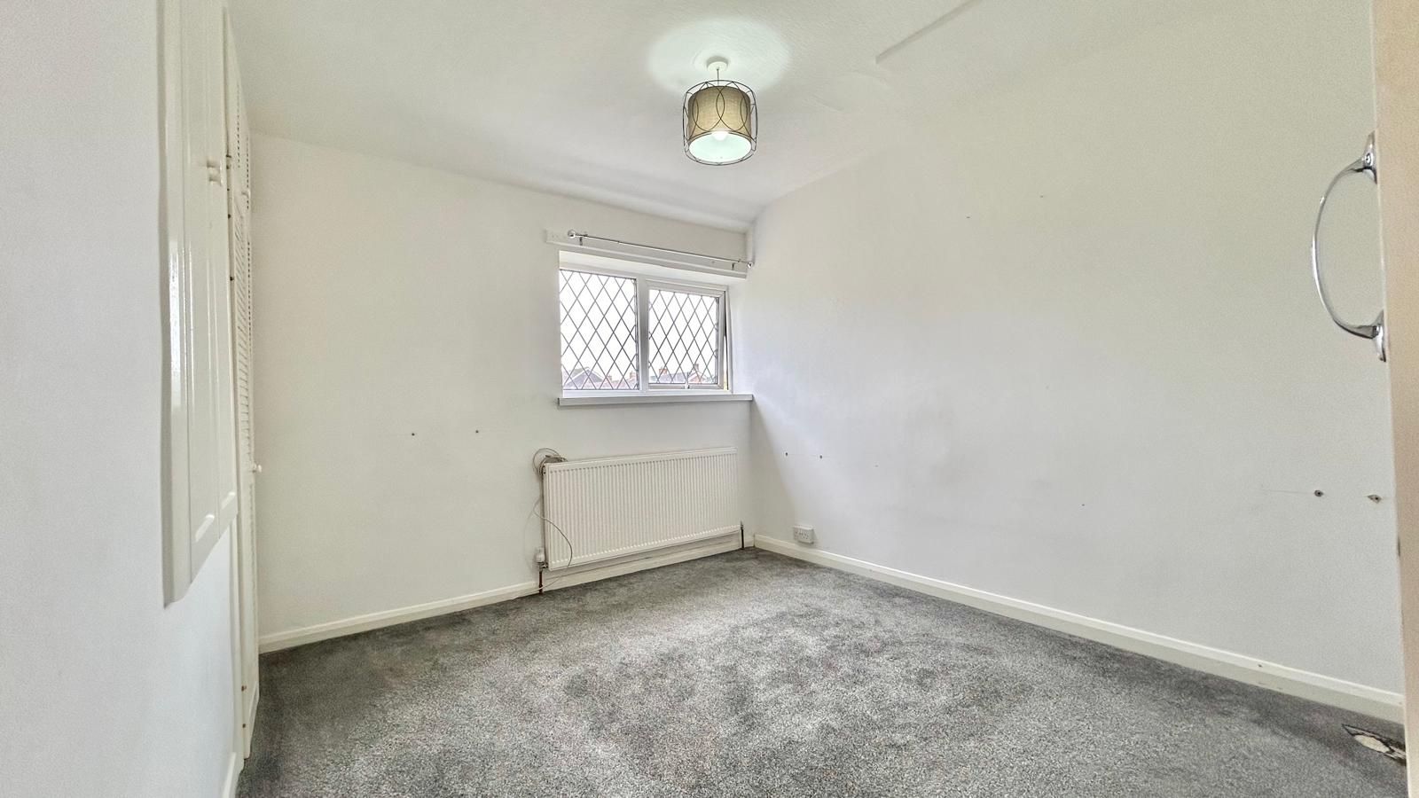3 bedroom mid terraced house Sold in Coventry - Photograph 15.