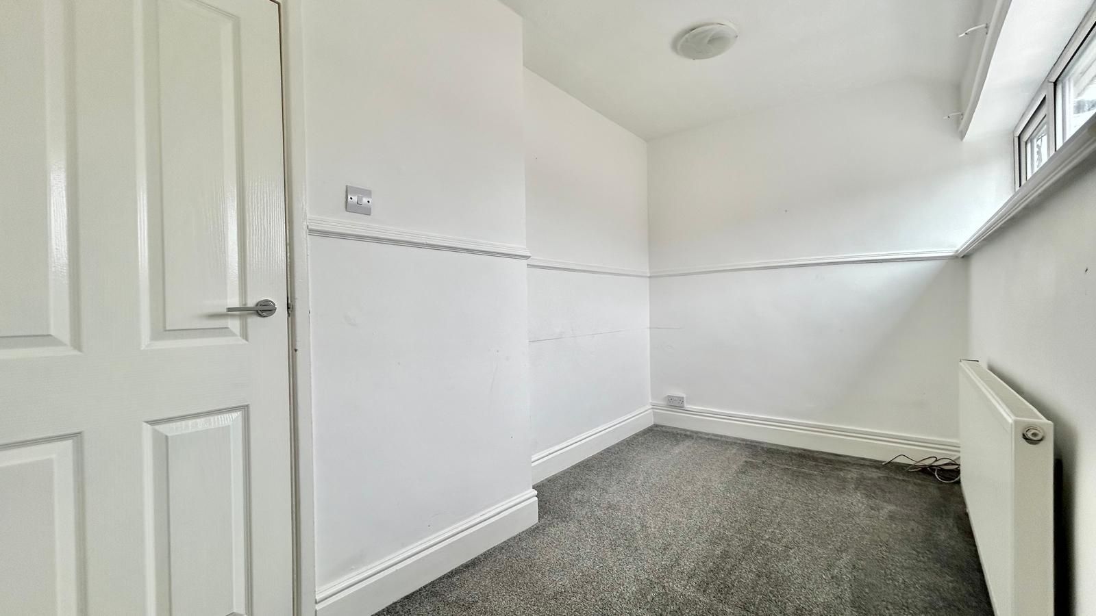 3 bedroom mid terraced house Sold in Coventry - Photograph 17.