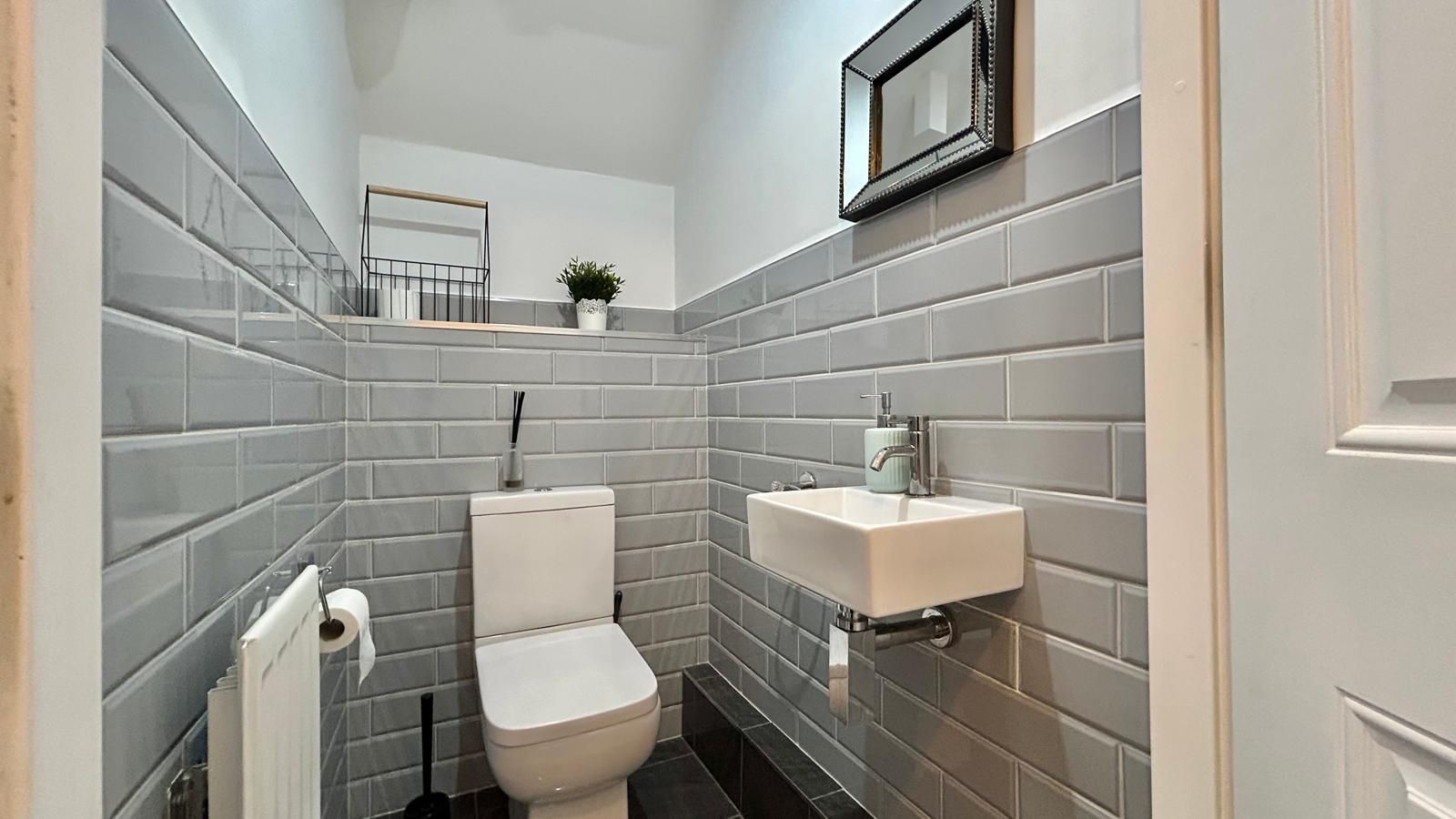 3 bedroom town house Sold in Coventry - Photograph 7.