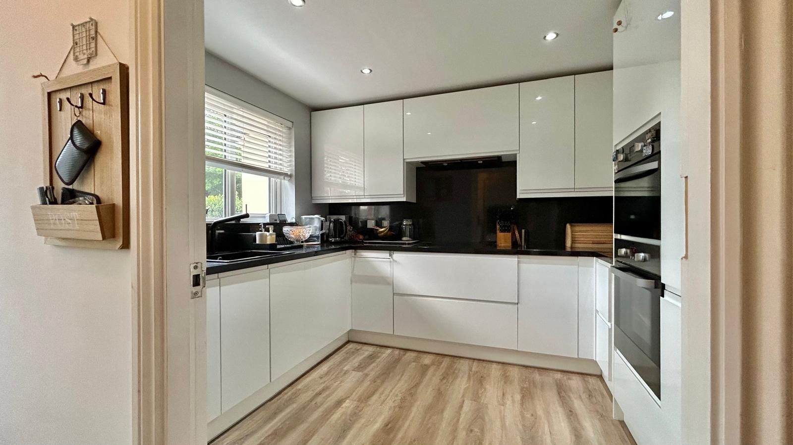 3 bedroom town house Sold in Coventry - Photograph 3.