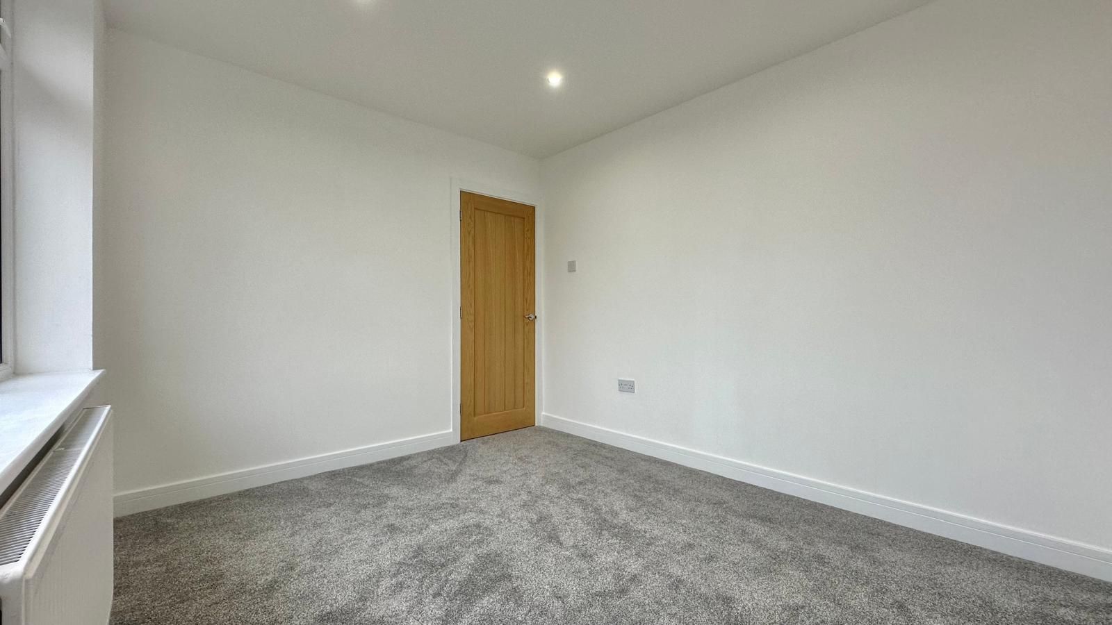 3 bedroom semi-detached house Sold in Coventry - Photograph 6.
