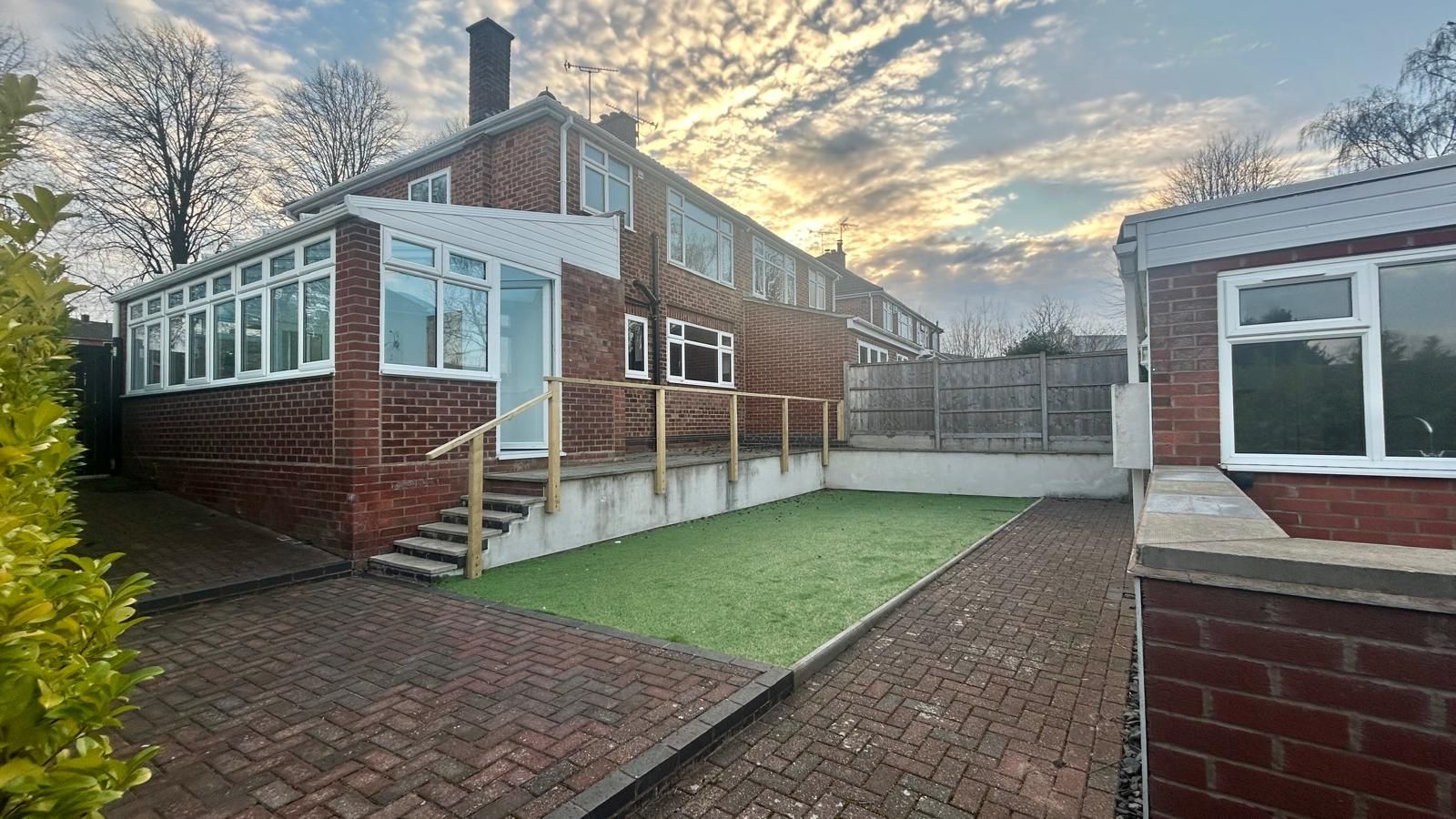 3 bedroom semi-detached house Sold in Coventry - Photograph 27.