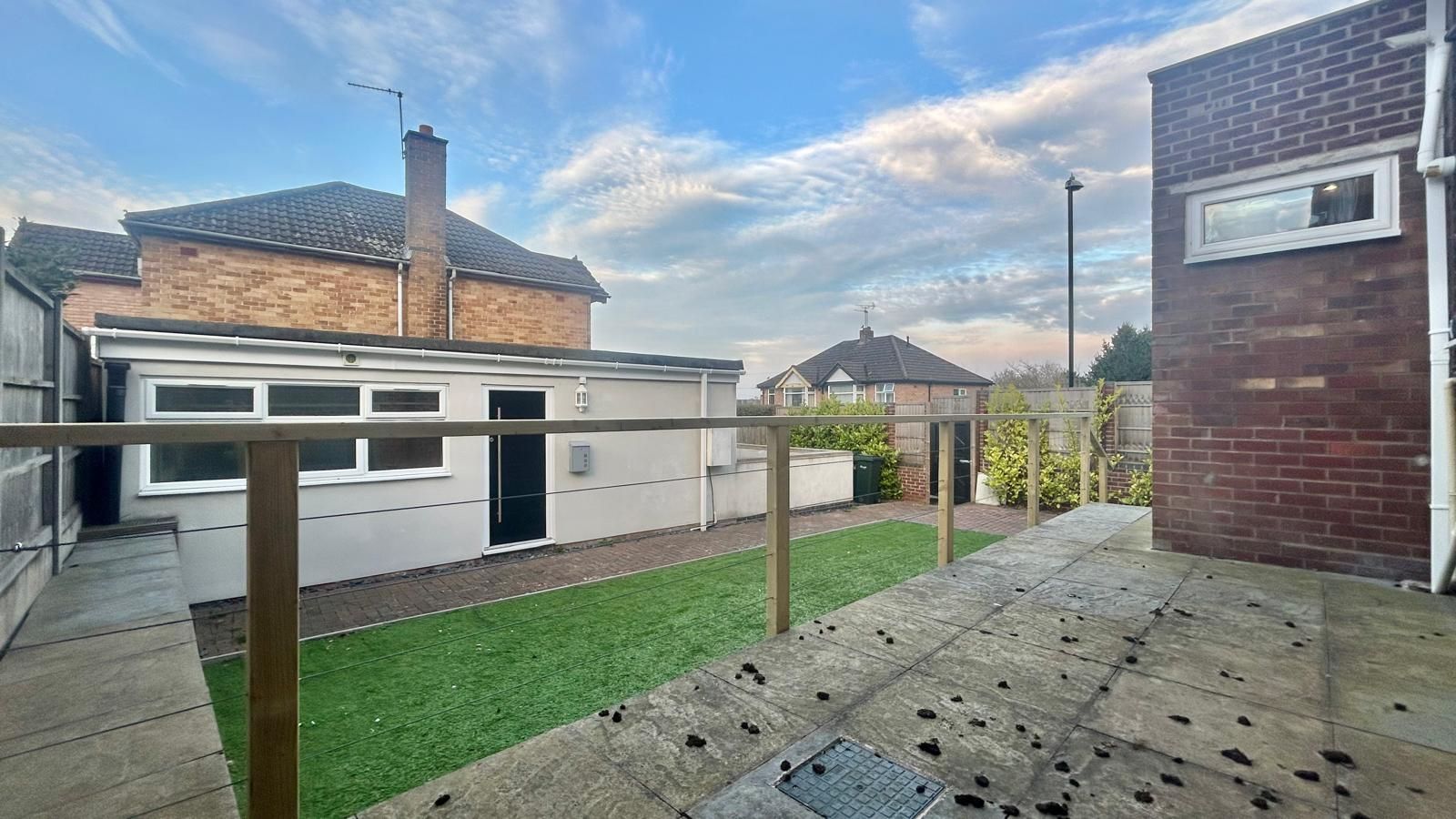 3 bedroom semi-detached house Sold in Coventry - Photograph 26.