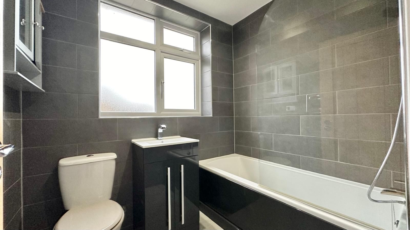 3 bedroom semi-detached house Sold in Coventry - Photograph 11.