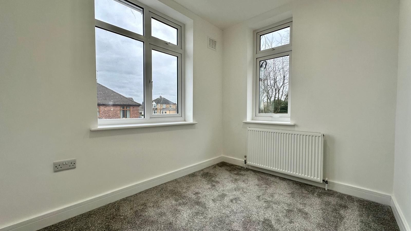 3 bedroom semi-detached house Sold in Coventry - Photograph 14.